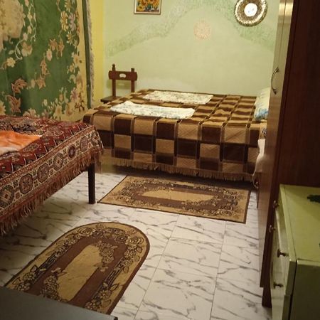 Гостевой Дом Валя Appartamento Sukhumi Esterno foto