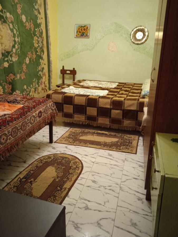 Гостевой Дом Валя Appartamento Sukhumi Esterno foto